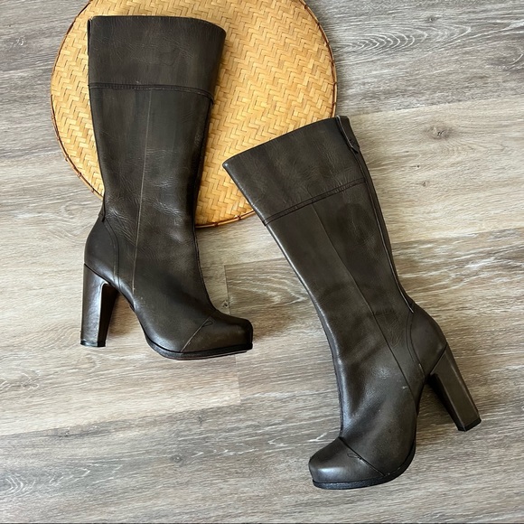 Timberland tall leather heeled boots - Picture 2 of 8